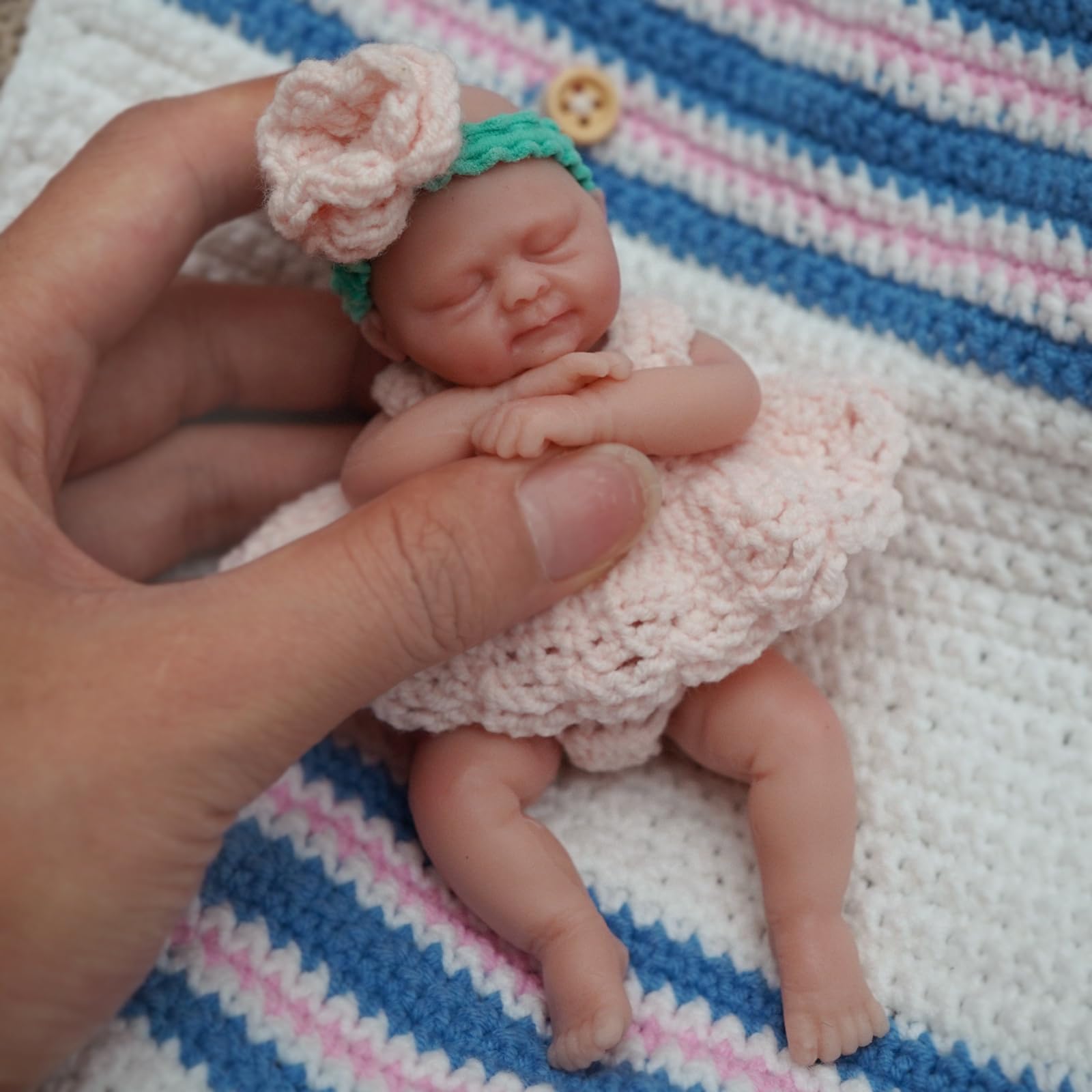 4.5 Inch Mini Reborn Baby Dolls ?Full Silicone Baby Girl Ellie,Tiny Silicone Baby Dolls ?Mini Realistic Newborn Baby Dolls with Clothes Set & Feeding Accessories